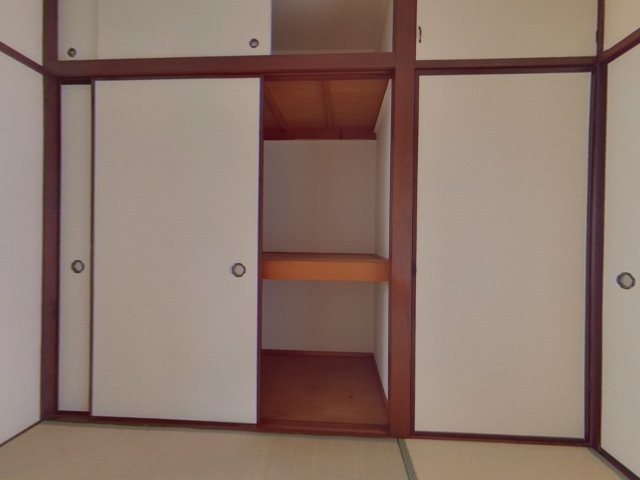 静風荘 押入