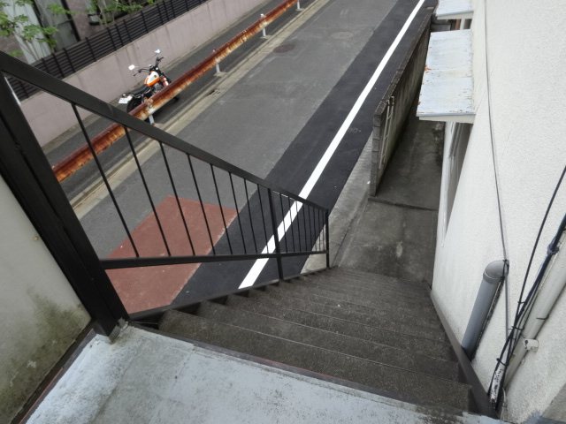 静風荘 階段