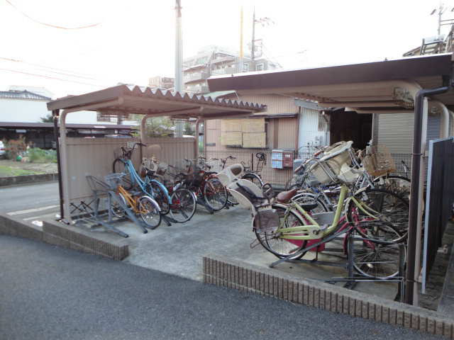 クレスト鹿浜 駐輪場