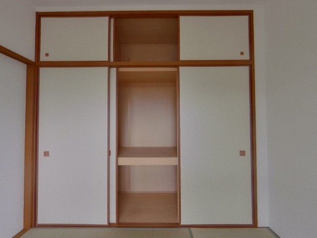 クレスト鹿浜 和室押入