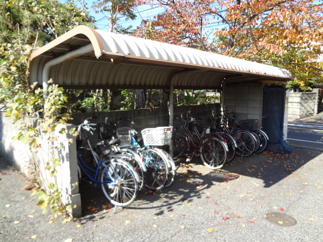 あさかハイツ 駐輪場
