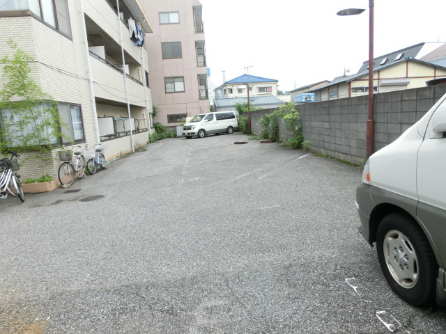 あさかハイツ 駐車場